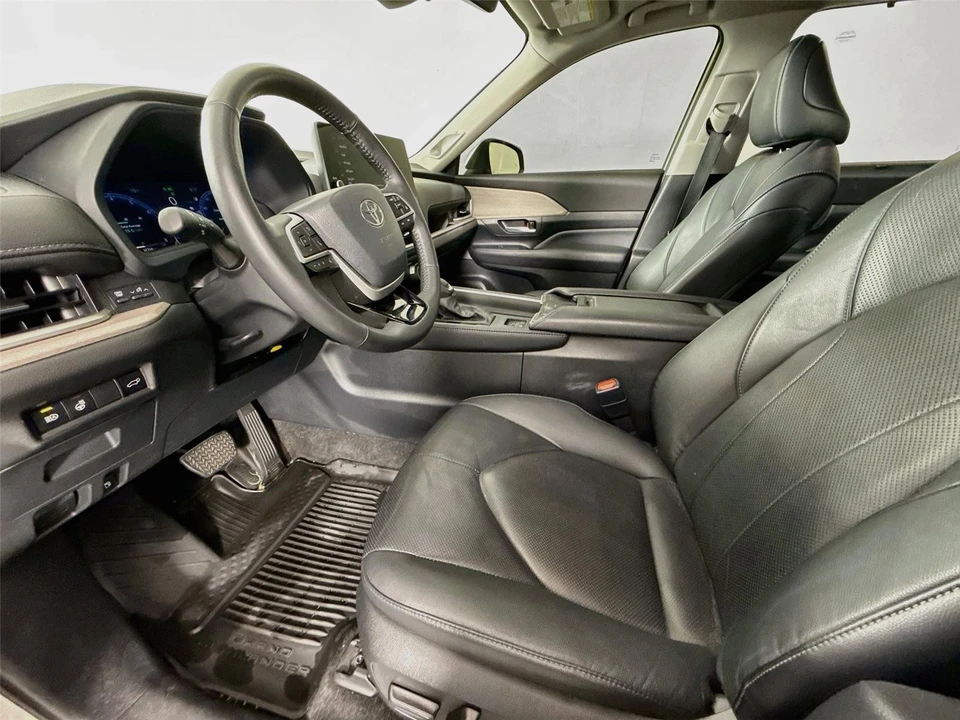 2024 Toyota Highlander - Image 6 of 13