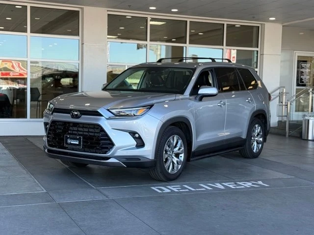 2024 Toyota Highlander - Image 2 of 12