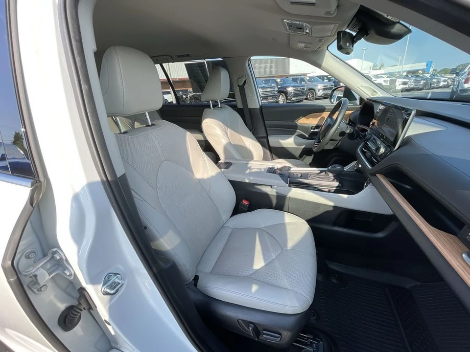 2024 Toyota Highlander - Image 28 of 31