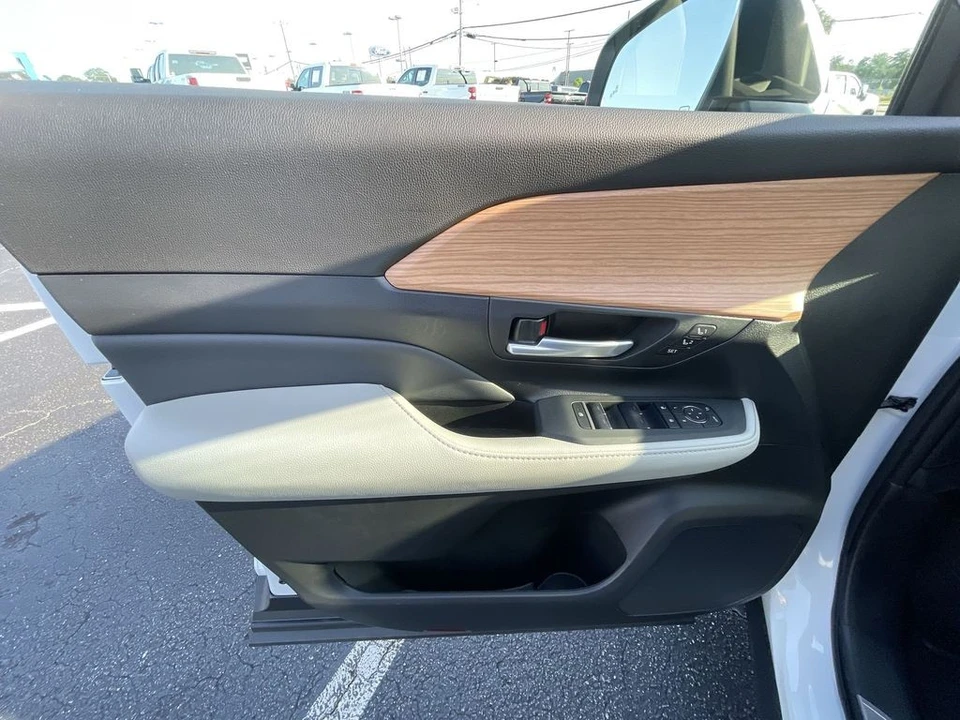 2024 Toyota Highlander - Image 22 of 31