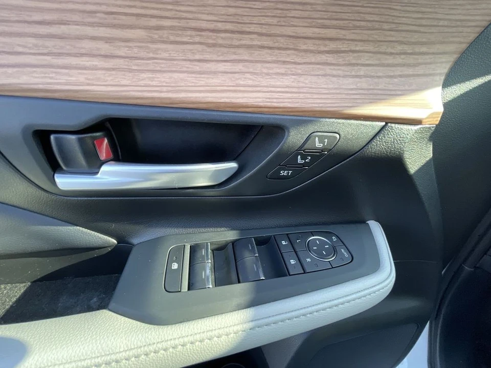 2024 Toyota Highlander - Image 23 of 31