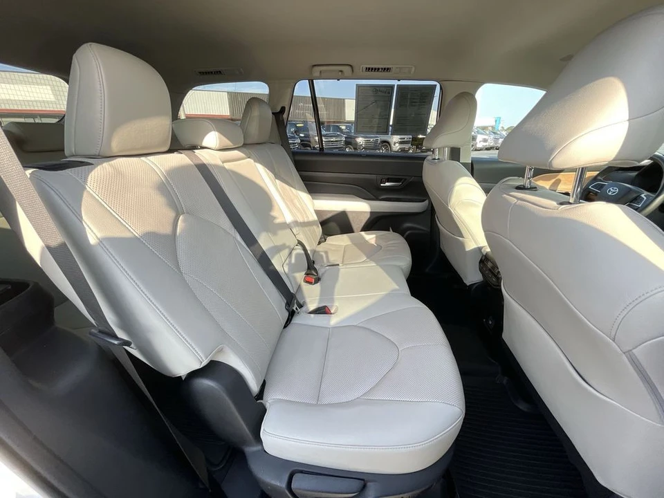 2024 Toyota Highlander - Image 27 of 31