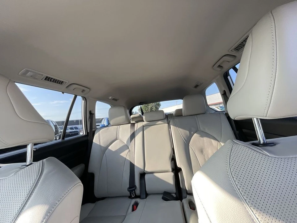 2024 Toyota Highlander - Image 20 of 31