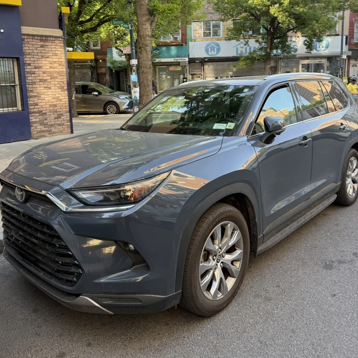 2024 Toyota Highlander - Image 2 of 8