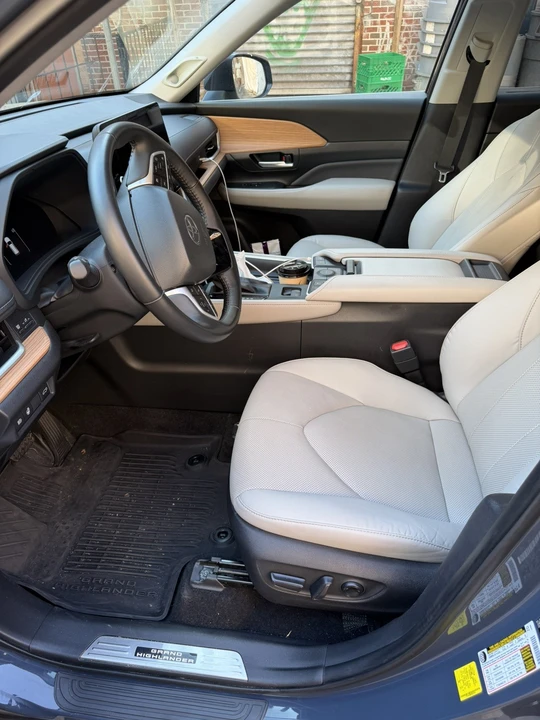 2024 Toyota Highlander - Image 5 of 8