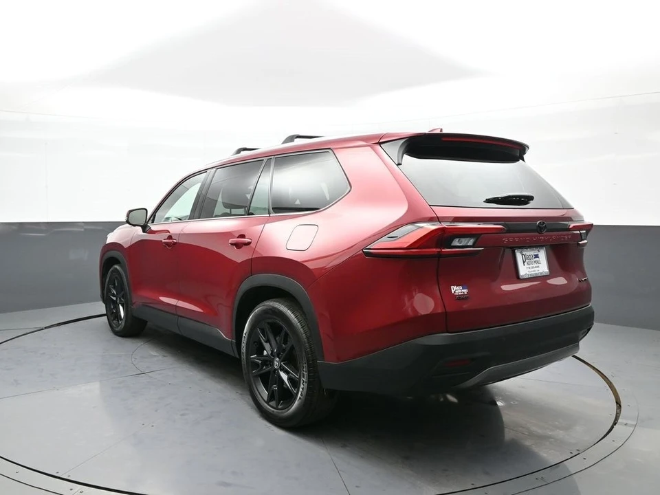 2024 Toyota Highlander - Image 8 of 12