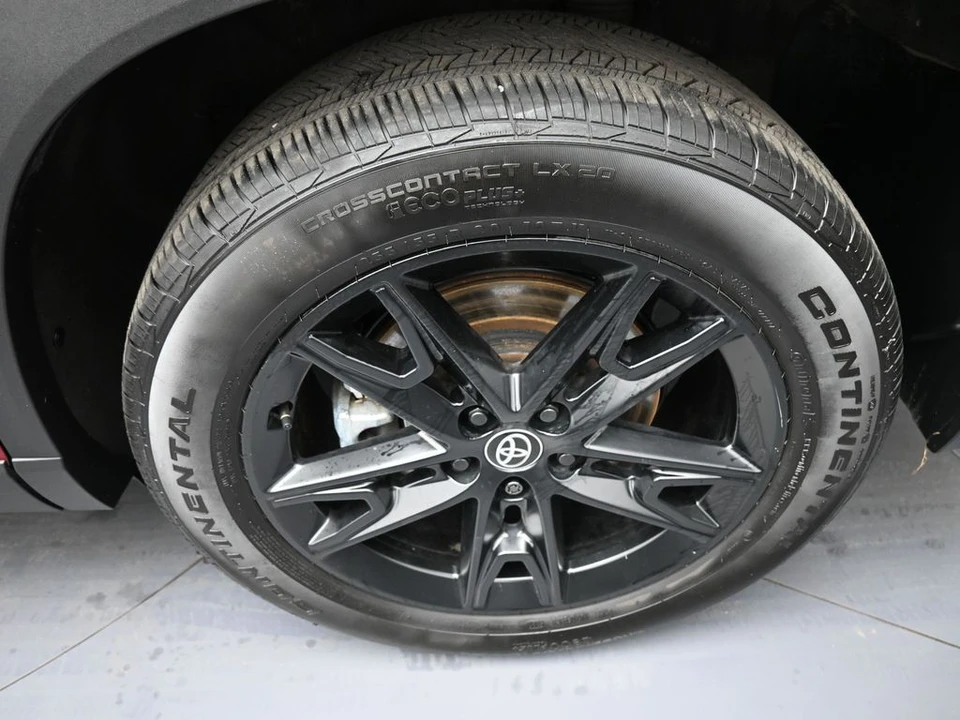 2024 Toyota Highlander - Image 15 of 21