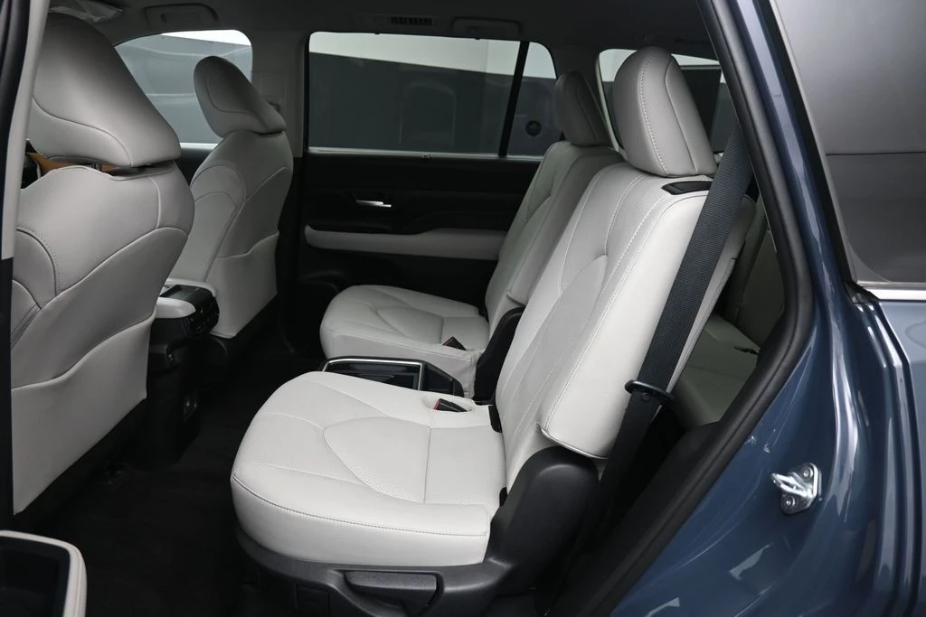 2024 Toyota Highlander - Image 21 of 31