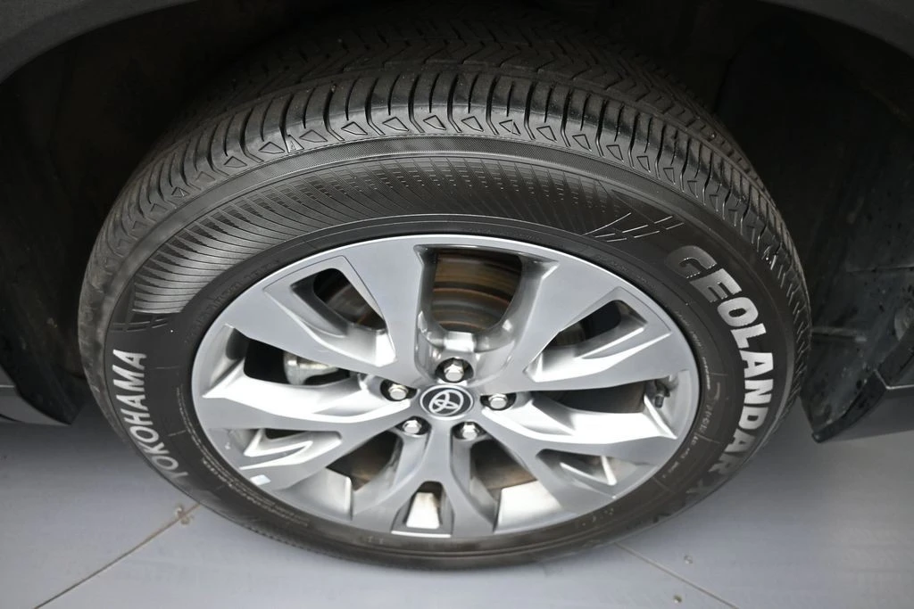 2024 Toyota Highlander - Image 15 of 31