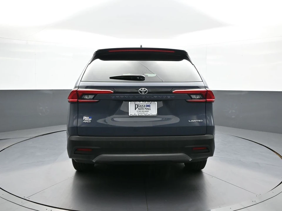2024 Toyota Highlander - Image 7 of 31