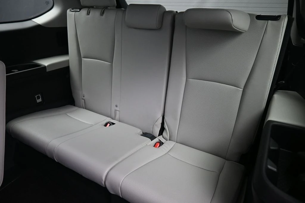 2024 Toyota Highlander - Image 20 of 31