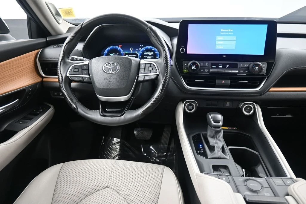 2024 Toyota Highlander - Image 19 of 31