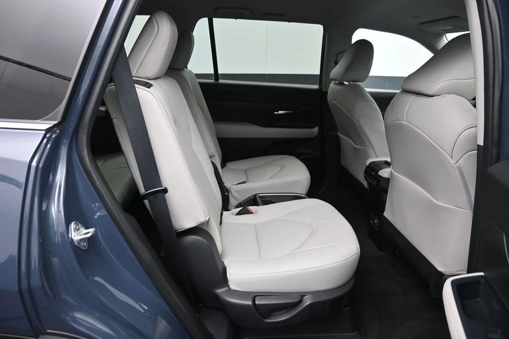 2024 Toyota Highlander - Image 25 of 31