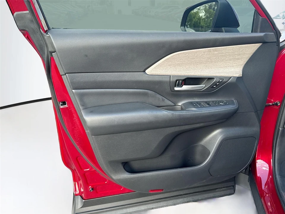 2024 Toyota Highlander - Image 18 of 21