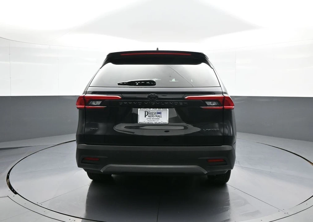 2024 Toyota Highlander - Image 7 of 31