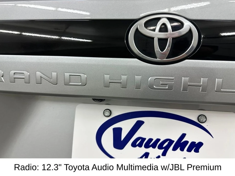 2024 Toyota Highlander - Image 17 of 31