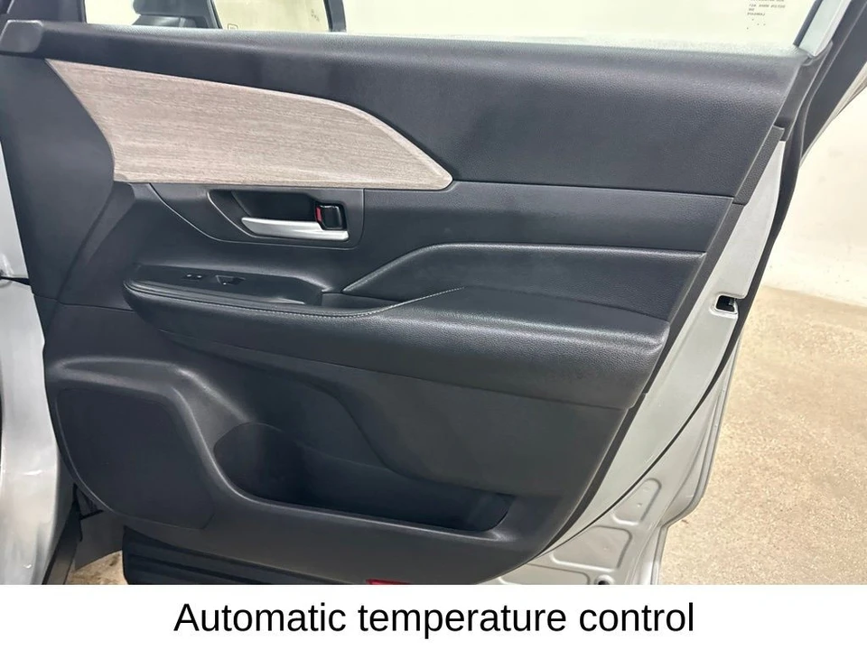 2024 Toyota Highlander - Image 21 of 31