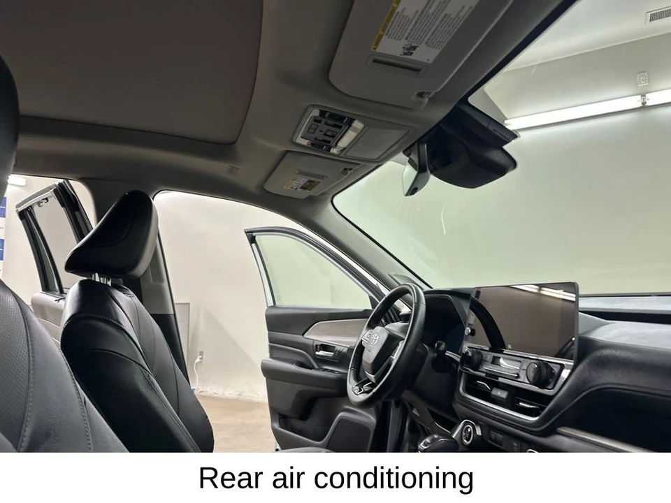 2024 Toyota Highlander - Image 22 of 31