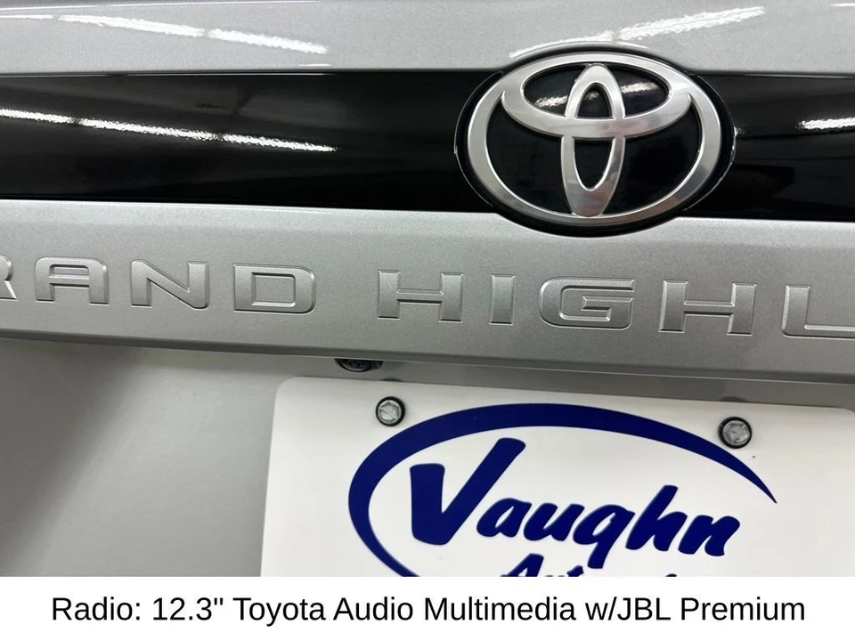 2024 Toyota Highlander - Image 17 of 31