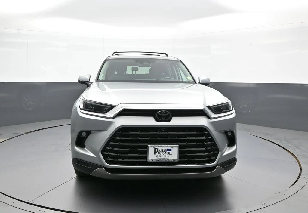 2024 Toyota Highlander - Image 2 of 12