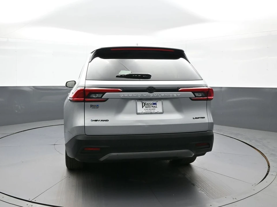 2024 Toyota Highlander - Image 7 of 12