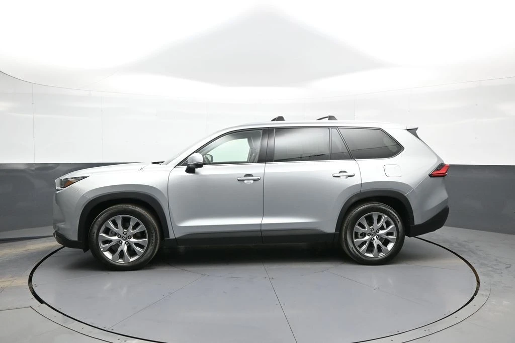 2024 Toyota Highlander - Image 9 of 12