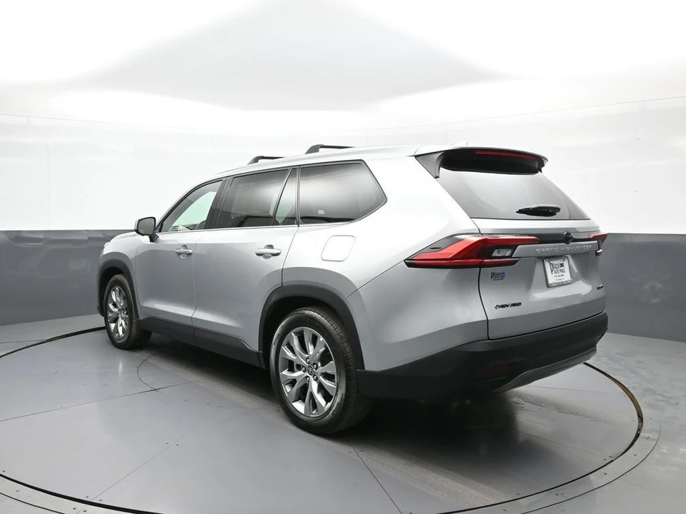 2024 Toyota Highlander - Image 8 of 12