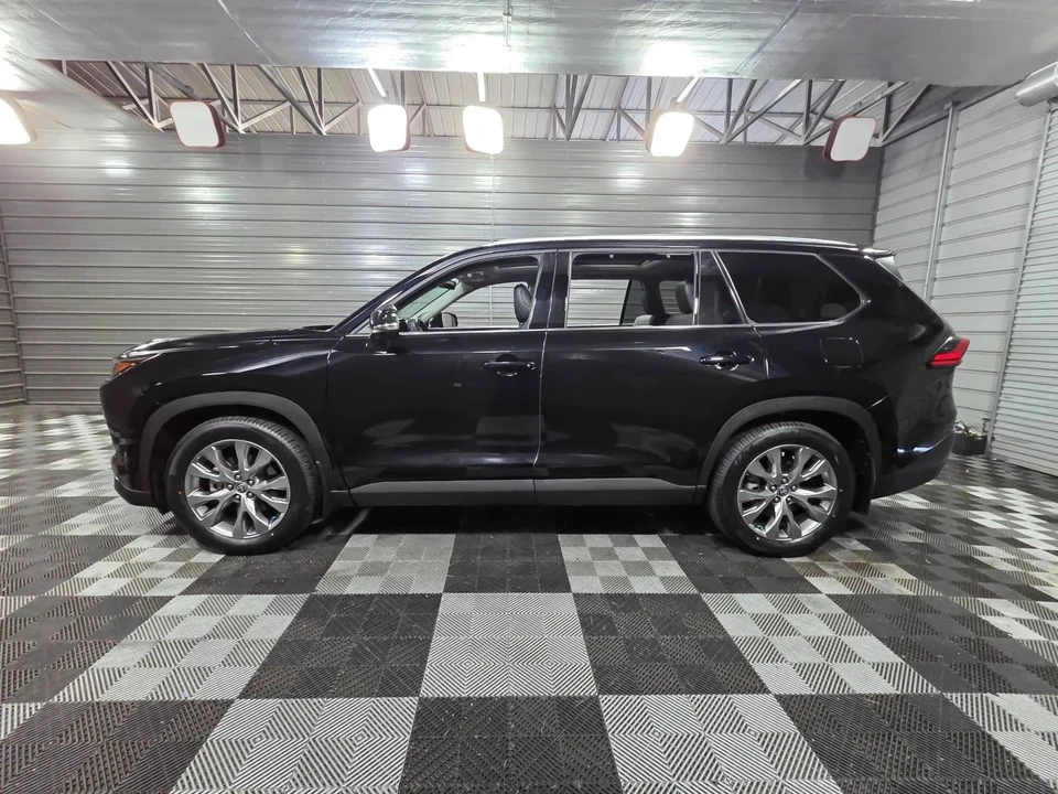 2024 Toyota Highlander - Image 8 of 12
