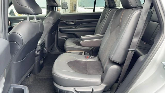 2024 Toyota Highlander - Image 15 of 27