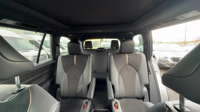 2024 Toyota Highlander - Image 17 of 27