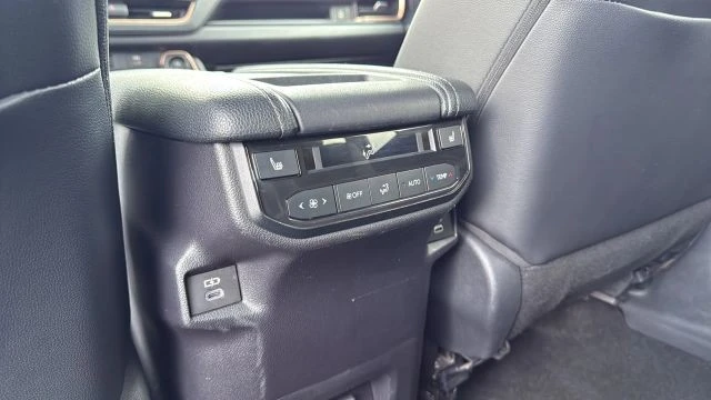 2024 Toyota Highlander - Image 16 of 27