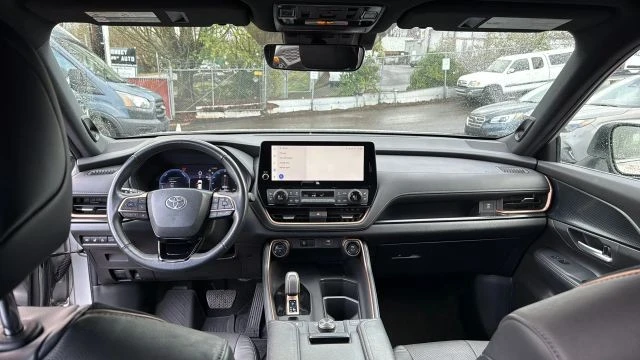 2024 Toyota Highlander - Image 20 of 27