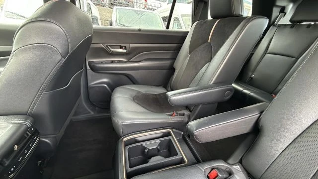 2024 Toyota Highlander - Image 18 of 27