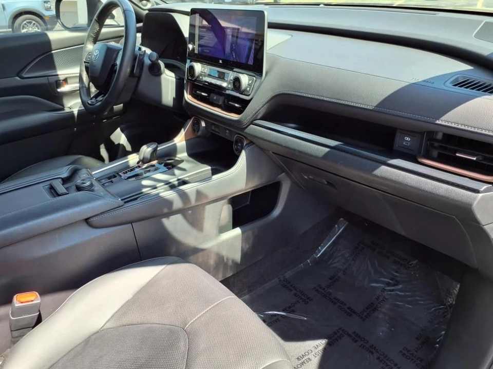 2024 Toyota Highlander - Image 16 of 21