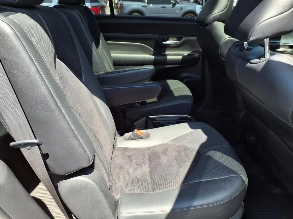 2024 Toyota Highlander - Image 15 of 20
