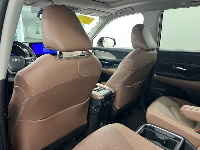 2024 Toyota Highlander - Image 12 of 16