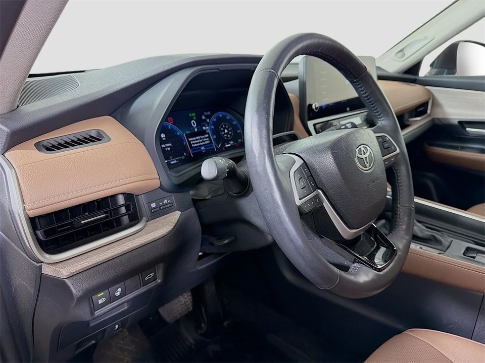 2024 Toyota Highlander - Image 10 of 12