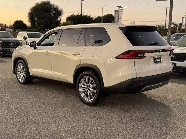 2024 Toyota Highlander - Image 10 of 12