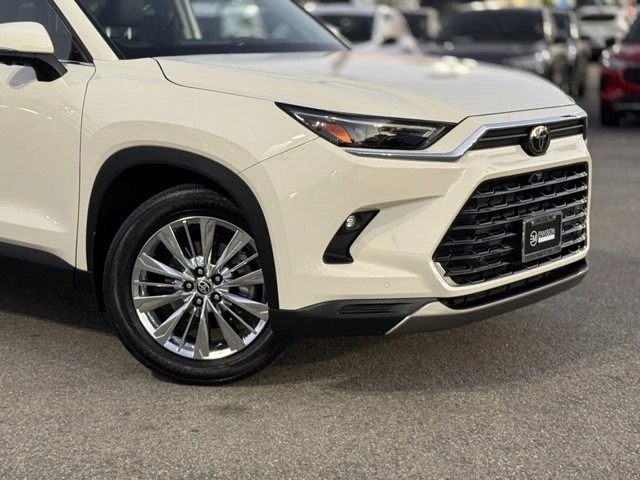 2024 Toyota Highlander - Image 3 of 12