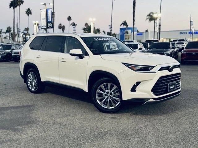 2024 Toyota Highlander - Image 2 of 12