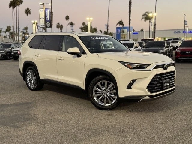 2024 Toyota Highlander - Image 2 of 12