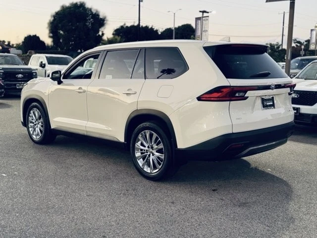 2024 Toyota Highlander - Image 10 of 12