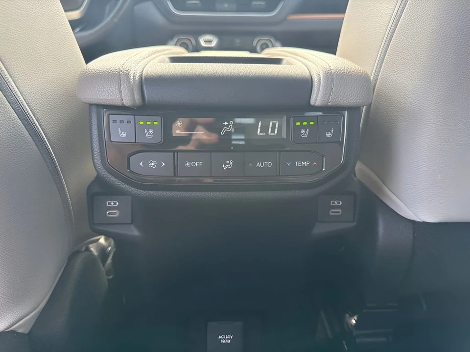 2024 Toyota Highlander - Image 16 of 31