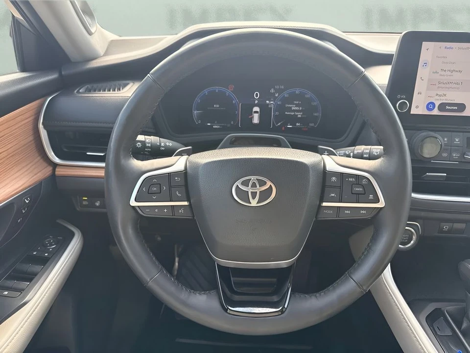 2024 Toyota Highlander - Image 18 of 31