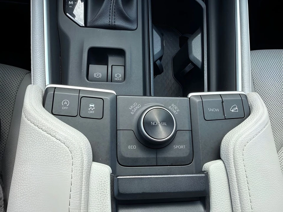 2024 Toyota Highlander - Image 28 of 31