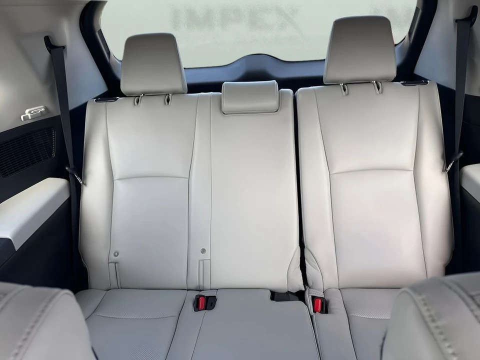 2024 Toyota Highlander - Image 14 of 31