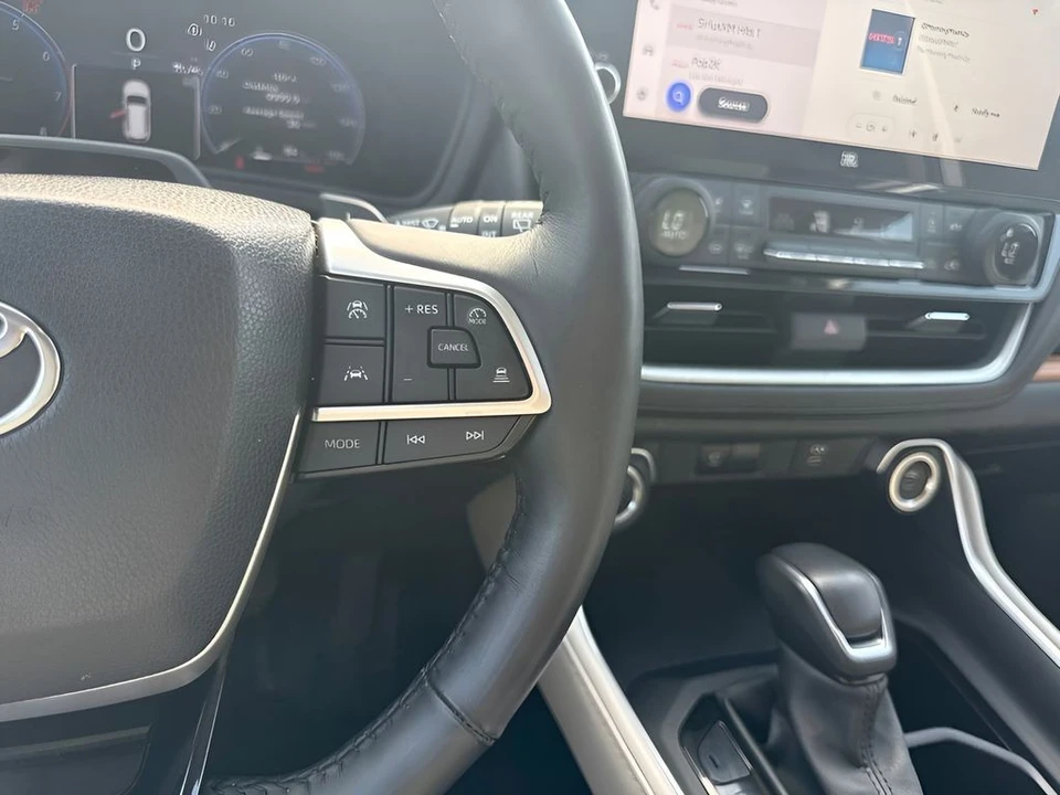 2024 Toyota Highlander - Image 20 of 31