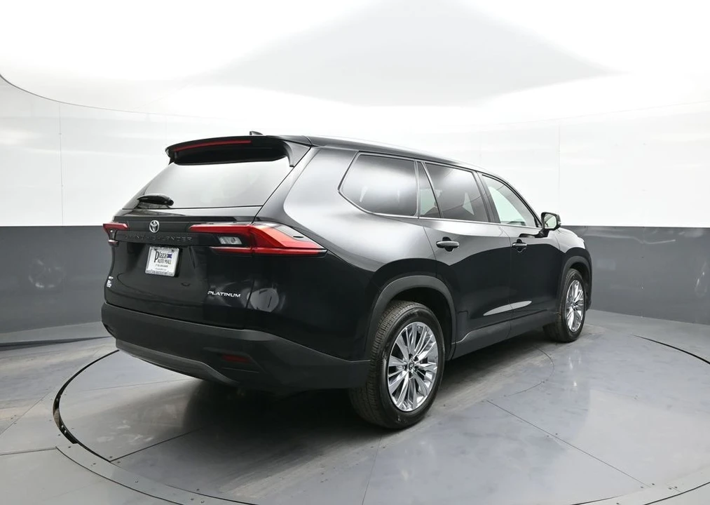 2024 Toyota Highlander - Image 6 of 12