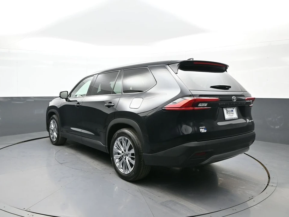 2024 Toyota Highlander - Image 8 of 12