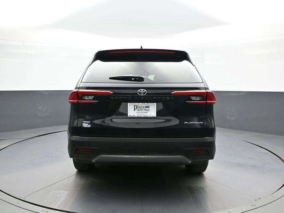 2024 Toyota Highlander - Image 7 of 12